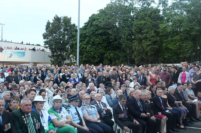 Dawn service crowd at Bray Park-Strathpine RSL Sub Branch