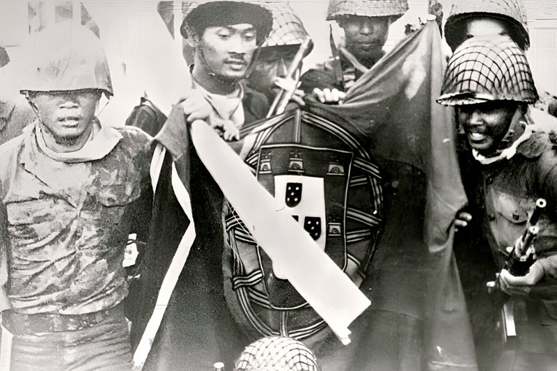 Indonesian soldiers pose with a captured Portuguese flag in Batugade, East Timor in November 1975.