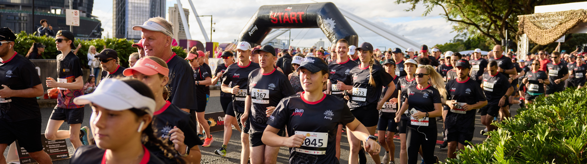 RunArmy Participants running along Brisbane river